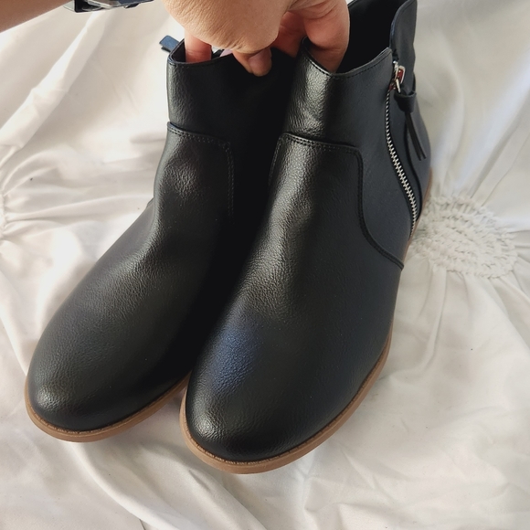 New without tags Style & Co Black Ankle Boots - Size 10 - Picture 2 of 7